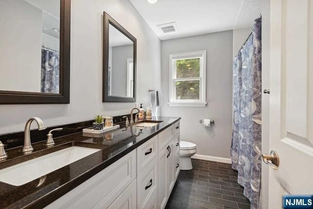 204 Deerfield Lane, Franklin Lakes, NJ 07417