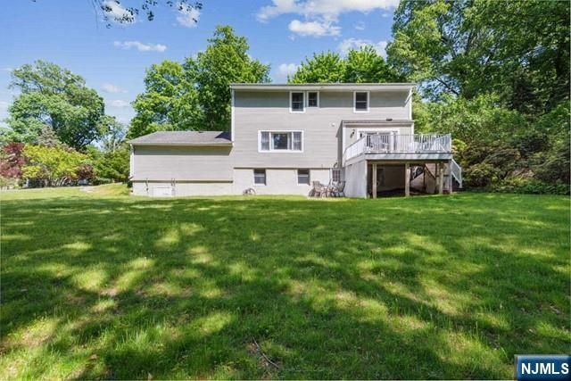 204 Deerfield Lane, Franklin Lakes, NJ 07417
