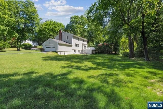 204 Deerfield Lane, Franklin Lakes, NJ 07417