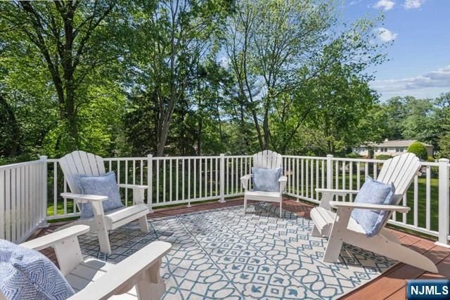 204 Deerfield Lane, Franklin Lakes, NJ 07417