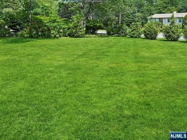 204 Deerfield Lane, Franklin Lakes, NJ 07417