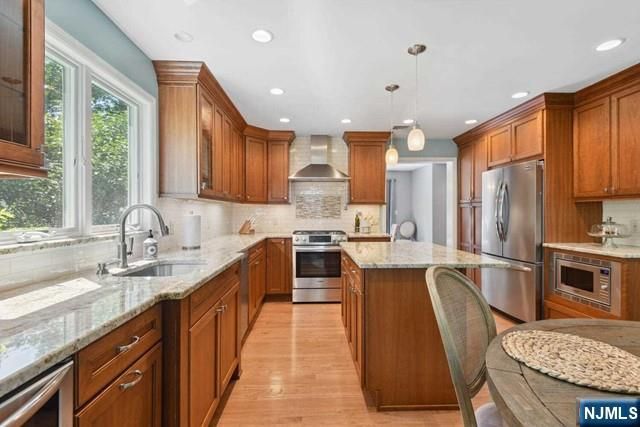 204 Deerfield Lane, Franklin Lakes, NJ 07417