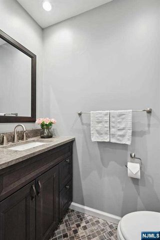 204 Deerfield Lane, Franklin Lakes, NJ 07417