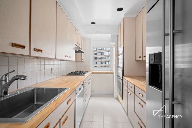 411 E 53rd St Apt 17L, New York City, NY 10022