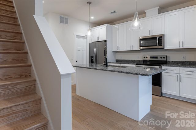 10 Wyndom Lane, Asheville, NC 28805