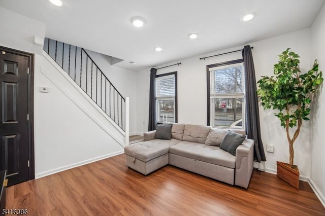 35 Hickory St, Bloomfield Twp., NJ 07003