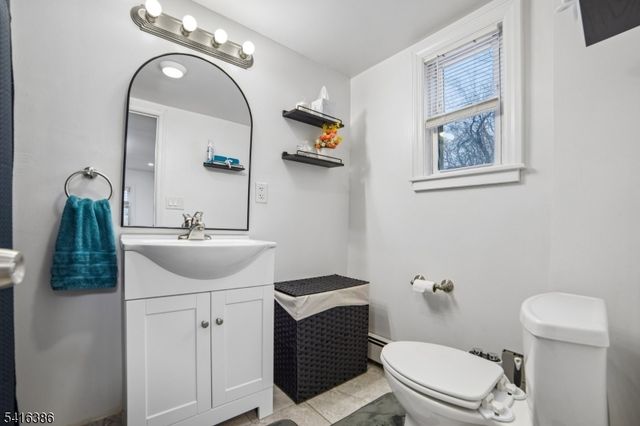 35 Hickory St, Bloomfield Twp., NJ 07003