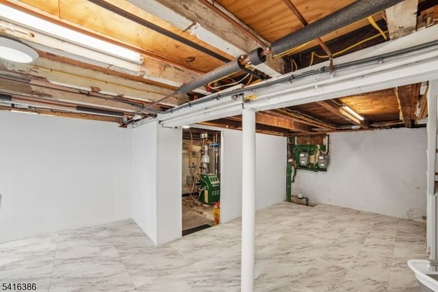 35 Hickory St, Bloomfield Twp., NJ 07003