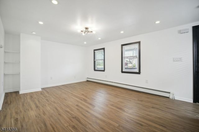 35 Hickory St, Bloomfield Twp., NJ 07003