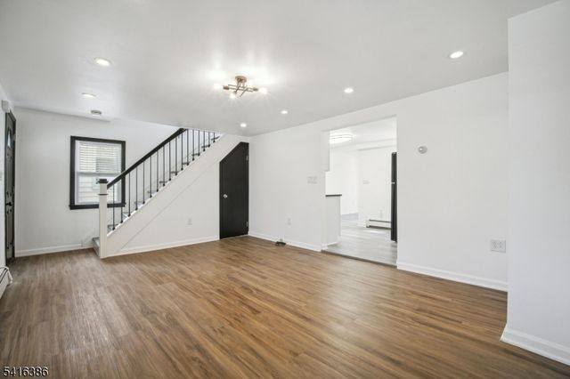 35 Hickory St, Bloomfield Twp., NJ 07003