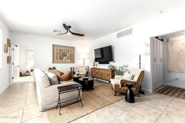 2511 W QUEEN CREEK Road 216, Chandler, AZ 85248