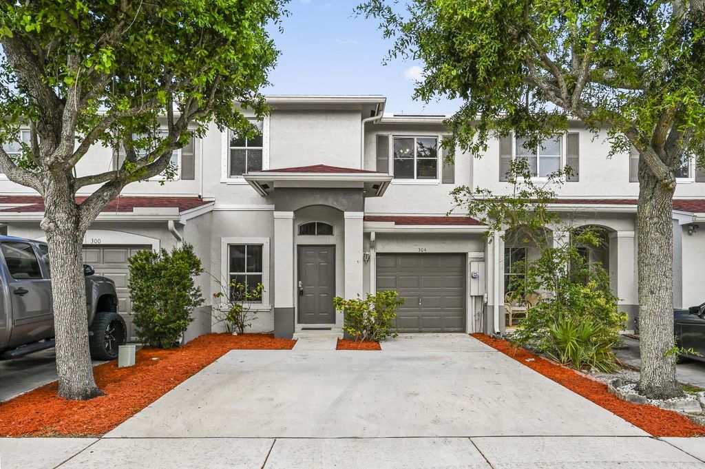 304 N Palm Villas Way, Palm Springs, FL 33461