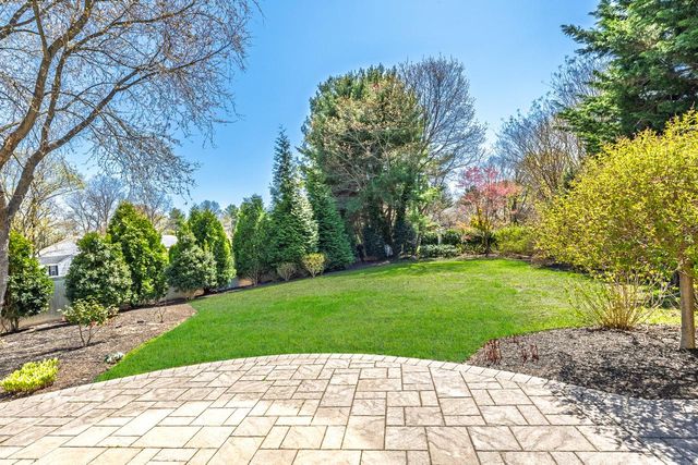 81 Stoothhoff Road, East Northport, NY 11731
