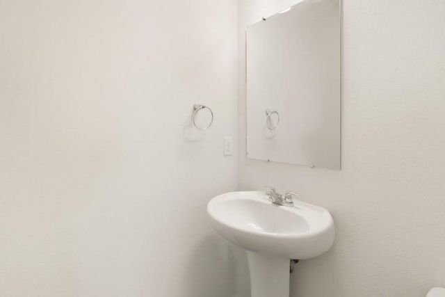 19 Hermanos Loop, Los Lunas, NM 87031