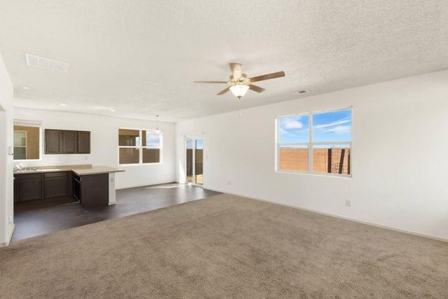 19 Hermanos Loop, Los Lunas, NM 87031