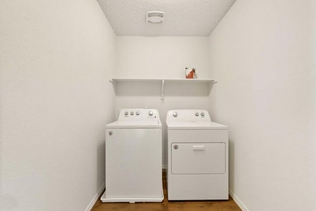 19 Hermanos Loop, Los Lunas, NM 87031