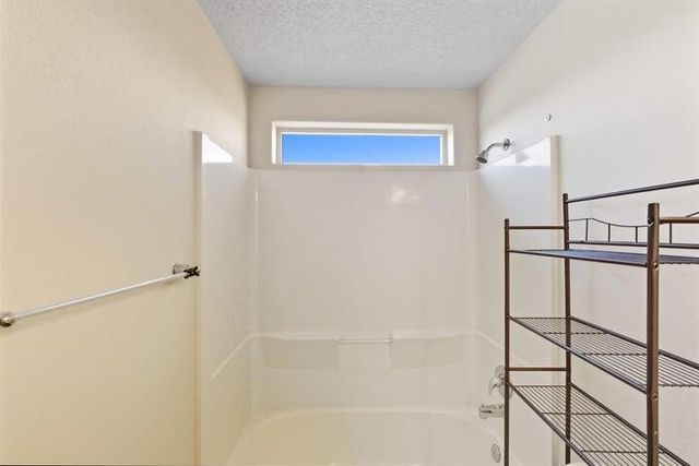 19 Hermanos Loop, Los Lunas, NM 87031