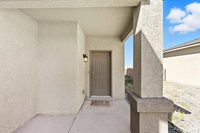 19 Hermanos Loop, Los Lunas, NM 87031