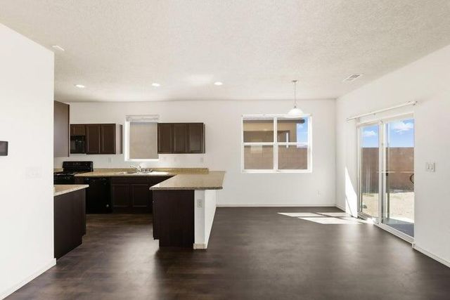 19 Hermanos Loop, Los Lunas, NM 87031