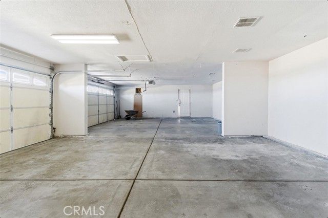 6895 Coyote Rd, Phelan, CA 92371