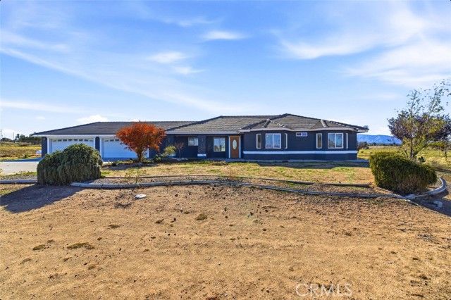 6895 Coyote Rd, Phelan, CA 92371