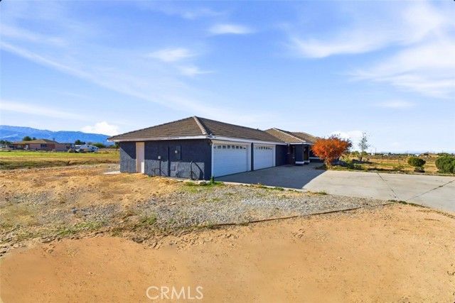 6895 Coyote Rd, Phelan, CA 92371