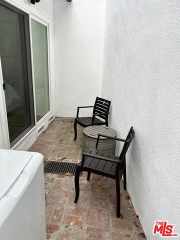 8757 Dorrington Avenue B, West Hollywood, CA 90048