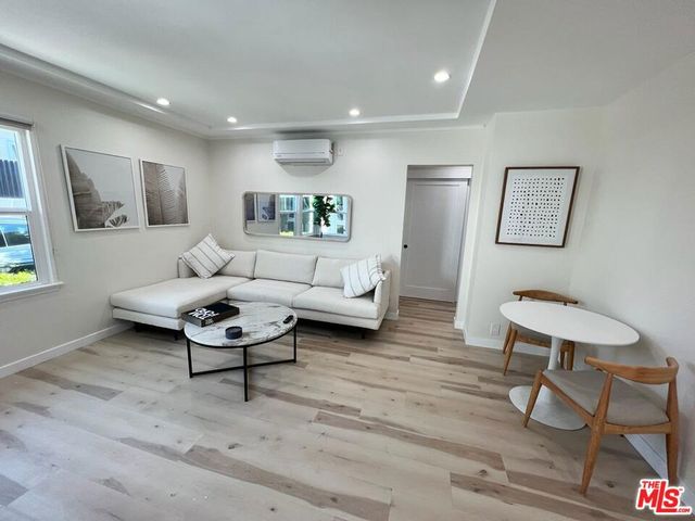 8757 Dorrington Avenue B, West Hollywood, CA 90048