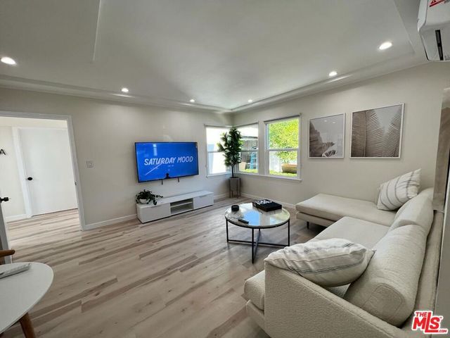 8757 Dorrington Avenue B, West Hollywood, CA 90048