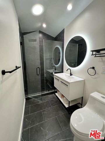 8757 Dorrington Avenue B, West Hollywood, CA 90048
