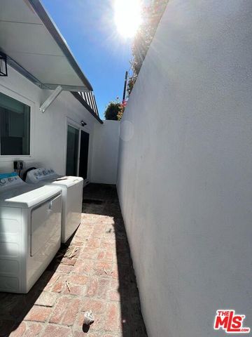 8757 Dorrington Avenue B, West Hollywood, CA 90048