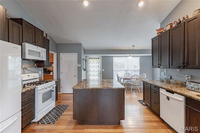 4870 Country Club Drive, High Ridge, MO 63049