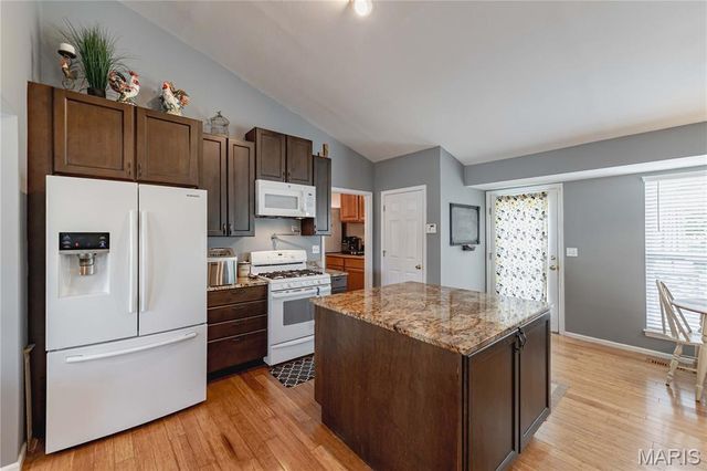 4870 Country Club Drive, High Ridge, MO 63049