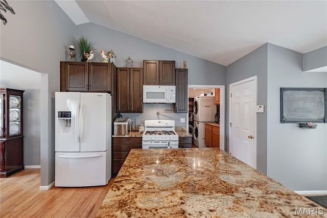 4870 Country Club Drive, High Ridge, MO 63049