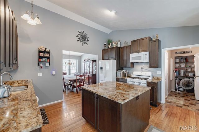 4870 Country Club Drive, High Ridge, MO 63049