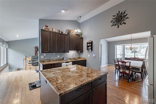 4870 Country Club Drive, High Ridge, MO 63049