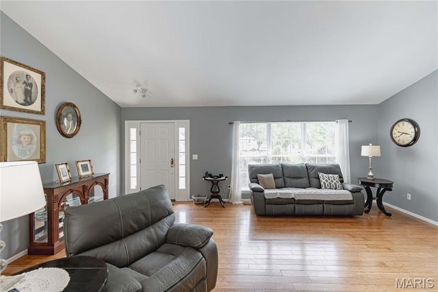 4870 Country Club Drive, High Ridge, MO 63049