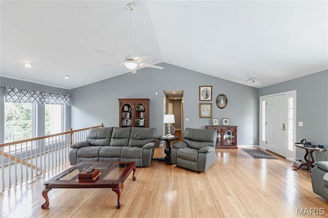 4870 Country Club Drive, High Ridge, MO 63049