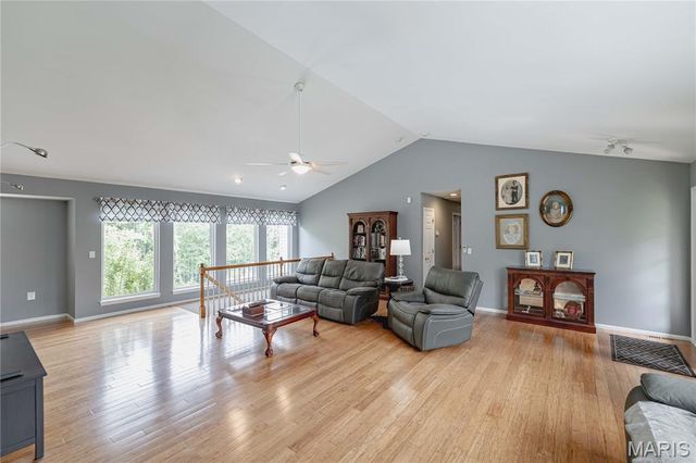 4870 Country Club Drive, High Ridge, MO 63049