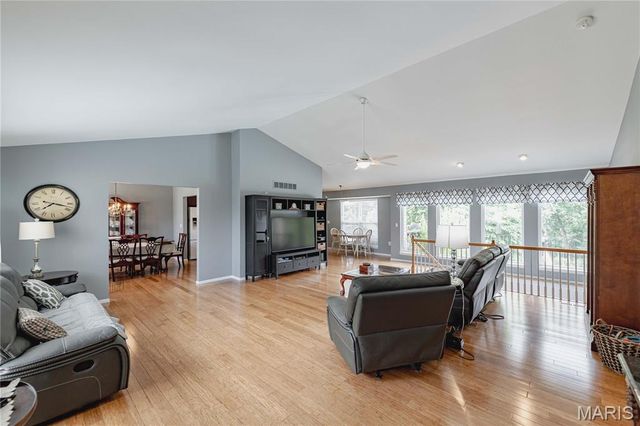 4870 Country Club Drive, High Ridge, MO 63049