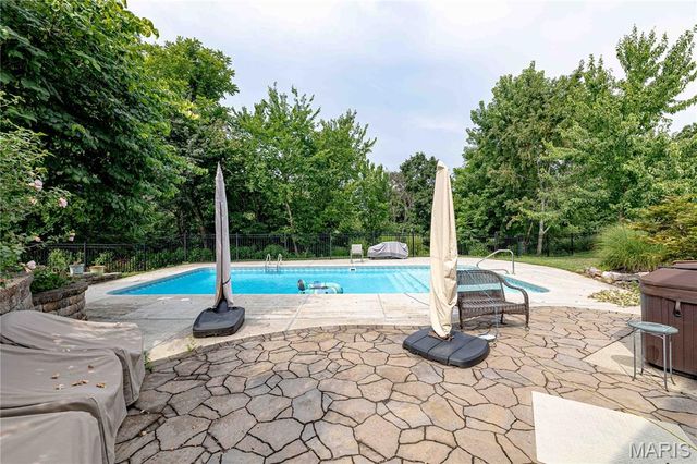 4870 Country Club Drive, High Ridge, MO 63049