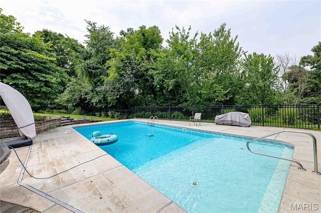 4870 Country Club Drive, High Ridge, MO 63049