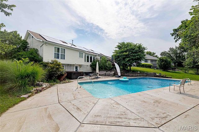 4870 Country Club Drive, High Ridge, MO 63049