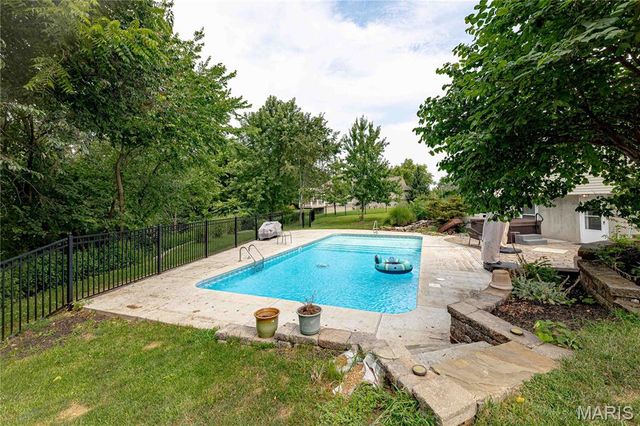 4870 Country Club Drive, High Ridge, MO 63049