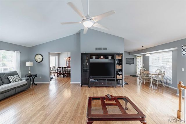 4870 Country Club Drive, High Ridge, MO 63049