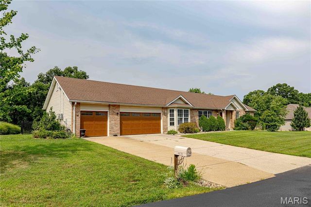4870 Country Club Drive, High Ridge, MO 63049