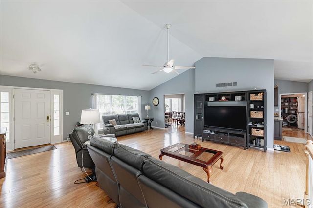 4870 Country Club Drive, High Ridge, MO 63049