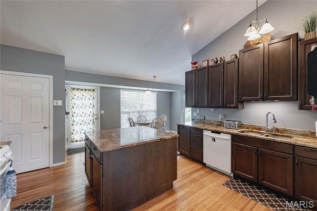 4870 Country Club Drive, High Ridge, MO 63049