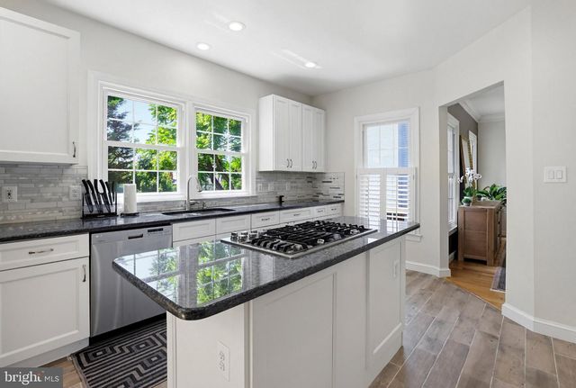 6732 CHURCHILL RD, Mclean, VA 22101