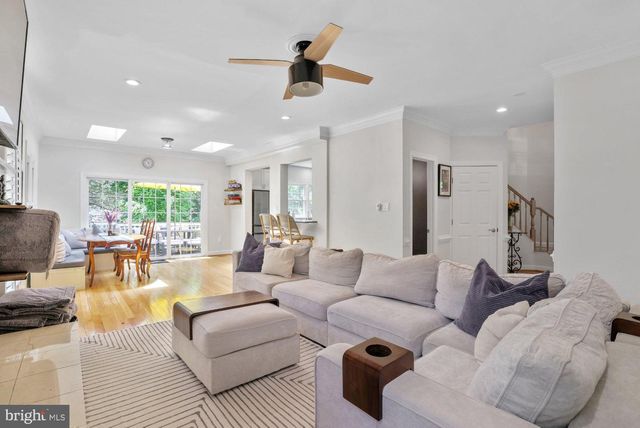 6732 CHURCHILL RD, Mclean, VA 22101